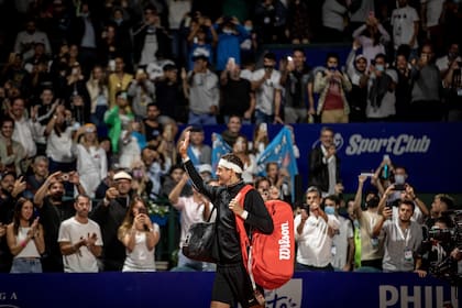 Del Potro y una noche largamente esperada en el Buenos Aires; el tandilense generó una ola de fervor y cariño en el público