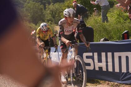 Del Toro se convierte en el primer mexicano en liderar el Giro, Van Aert gana la novena etapa