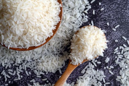 Del tupper a la maceta: por qué el agua de arroz es el truco casero que divide a los jardineros