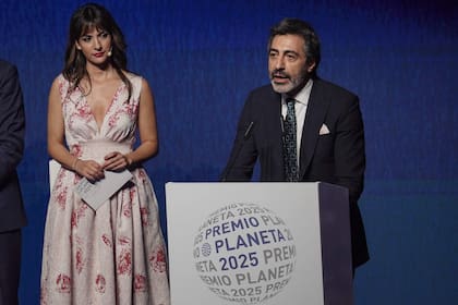 Del Val le dedicó el premio a su esposa, la conductora Nuria Roca