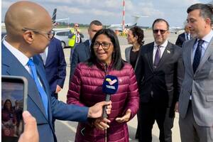 Delcy Rodríguez, al arribar a Países Bajos