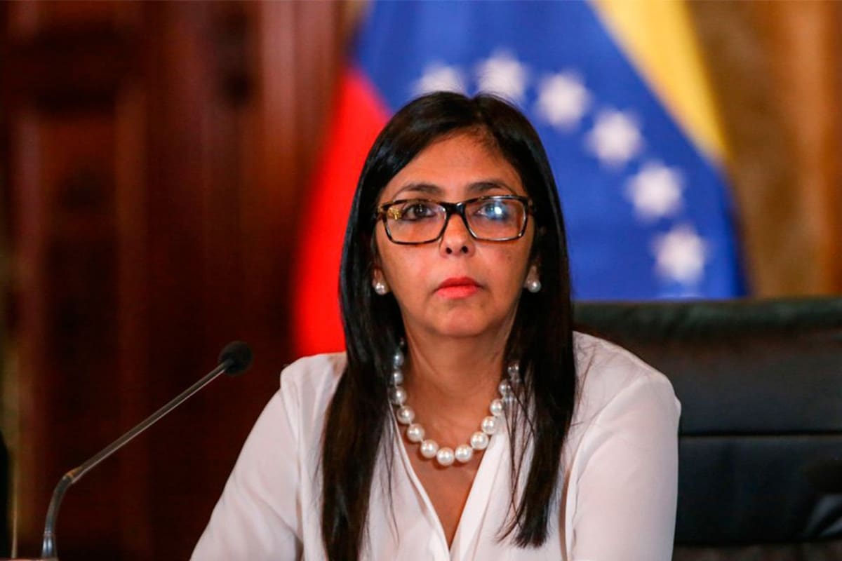 Delcy Rodriguez, la vicepresidenta de Maduro, dice que la comida enviada por los EEUU está envenenada o puede provocar cáncer