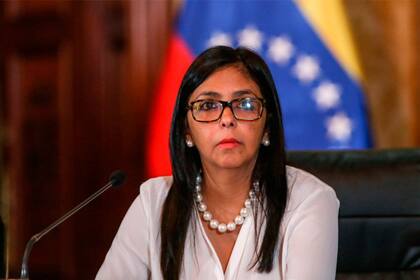 Delcy Rodriguez, la vicepresidenta de Maduro, dice que la comida enviada por los EEUU está envenenada o puede provocar cáncer