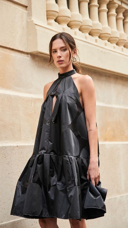 Delfina Chaves, la protagonista de la serie "Máxima", que ya anunció una segunda temporada, también dijo presente en Paris Fashion Week