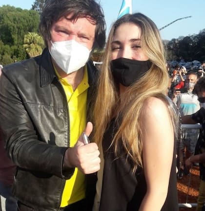 Delfina Ezeiza, junto a Javier Milei