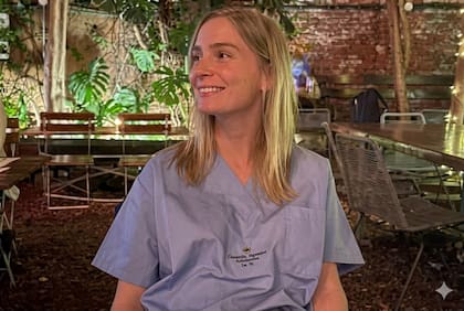 Delfina "Fini" Lanusse tiene 29 años y fue apartada de su cargo en el Hospital Italiano