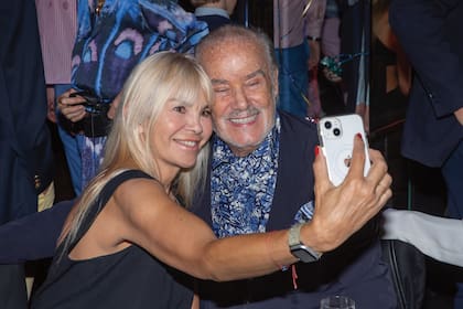 Delfina Frers se sacó una selfie con Gino Bogani.