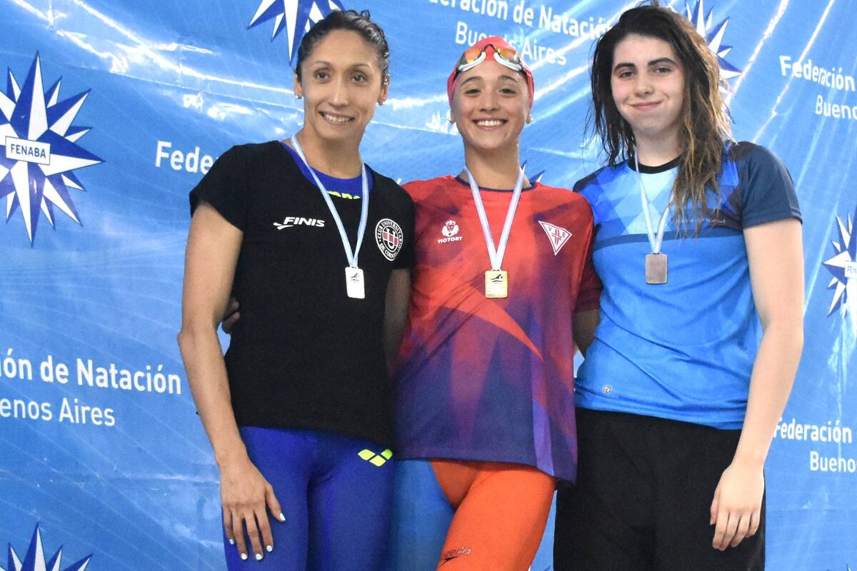 Delfina Pignatiello en el primer puesto del de los 800 m, donde la escoltaron Cecilia Biagioli y Anna Huusmann