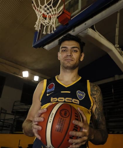 Delfino es hincha de Unión, pero su familia simpatiza con Boca, donde juega su hermano, Lucio