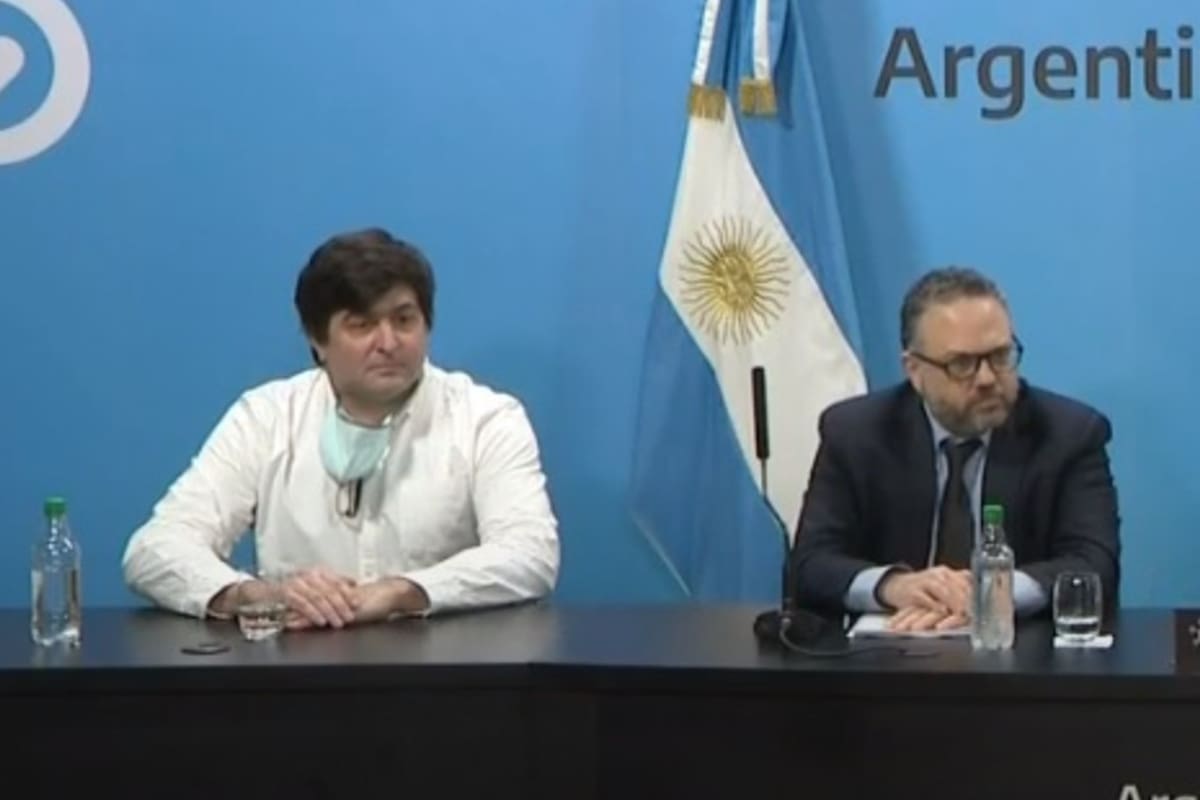 Delgado, junto a Kulfas durante el anuncio