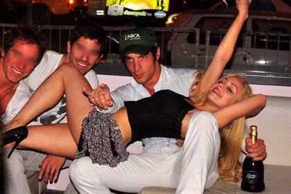 Delgado y Bernal, durante una noche de diversión...