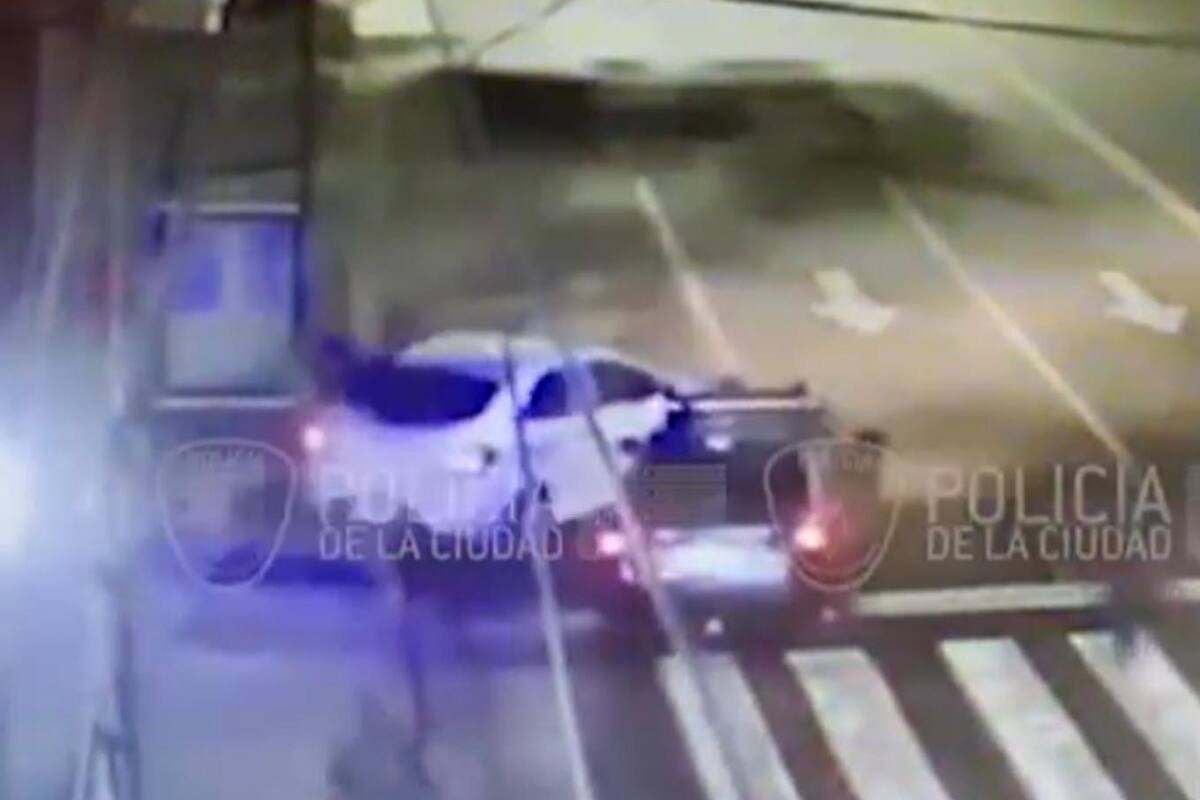 Delincuentes asaltaron esta madrugada una fábrica en Barracas y se montó un operativo para detenerlos