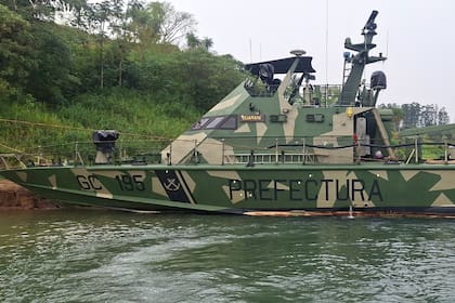 Delincuentes atacaron a tiros a la Prefectura Naval desde Paraguay