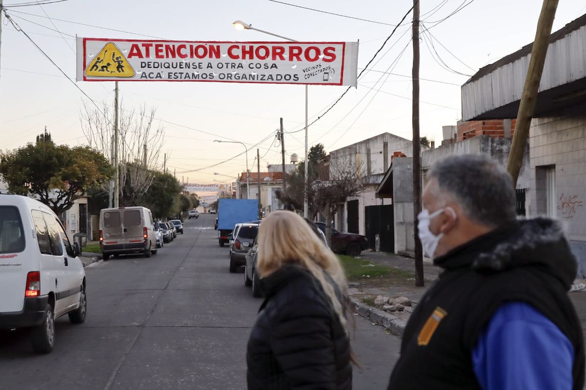 Delito: el cansancio de los vecinos se expone en pasacalles con advertencias