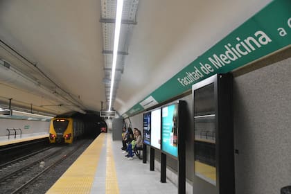 Dellecarbonara justificó el paro escalonado de hoy en los subtes y acusó a la empresa de “una actitud persecutoria”