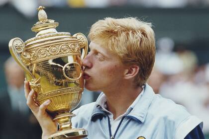 Demasiado joven para ser un gran campeón: Boris Becker, a los 17, glorioso en Wimbledon; después, las presiones y las tentaciones que no supo manejar, en la cancha y en la vida.
