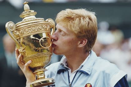 Demasiado joven para ser un gran campeón: Boris Becker, a los 17, glorioso en Wimbledon; después, las presiones y las tentaciones que no supo manejar, en la cancha y en la vida.