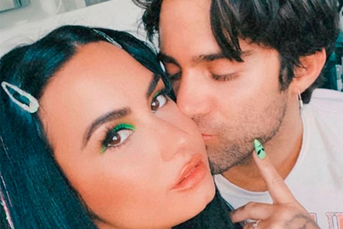 Demi Lovato se comprometió con el actor Max Ehrich, tras cuatro meses de noviazgo