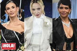 Las mejores fotos, una argentina de invitada, las parejas y un vestido con mensaje “oculto” en la gran fiesta de la moda