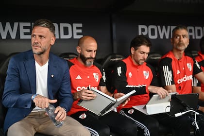 Demichelis, Javier Pinola y Germán Lux conforman un cuerpo técnico que hasta esta semana solía enredarse en los cambios de jugadores; en el 2-1 a Estudiantes en Córdoba acertaron.