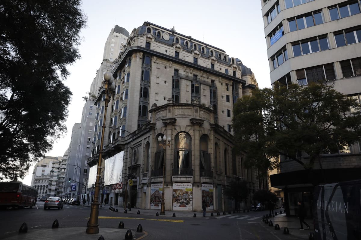 Demolieron parcialmente una esquina del histórico hotel para levantar una nueva edificación respetando estética y fachada