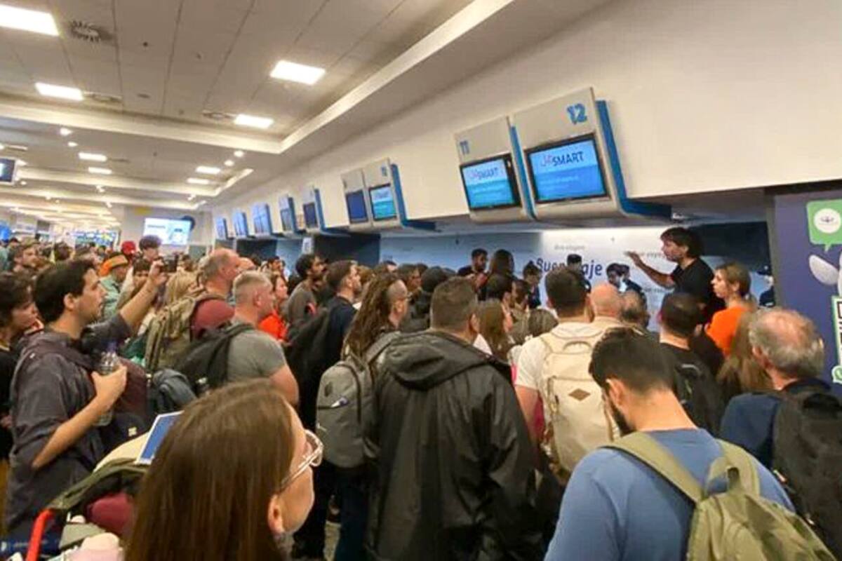 Demoras en Aeroparque tras un paro de maleteros que ocurrió ayer y trajo como consecuencia la reprogramación y demora de muchos vuelos
