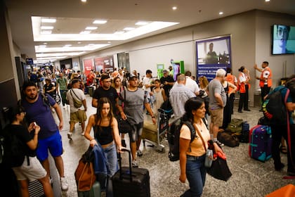 Demoras en el Aeroparque Jorge Newbery por un desperfecto en la pista