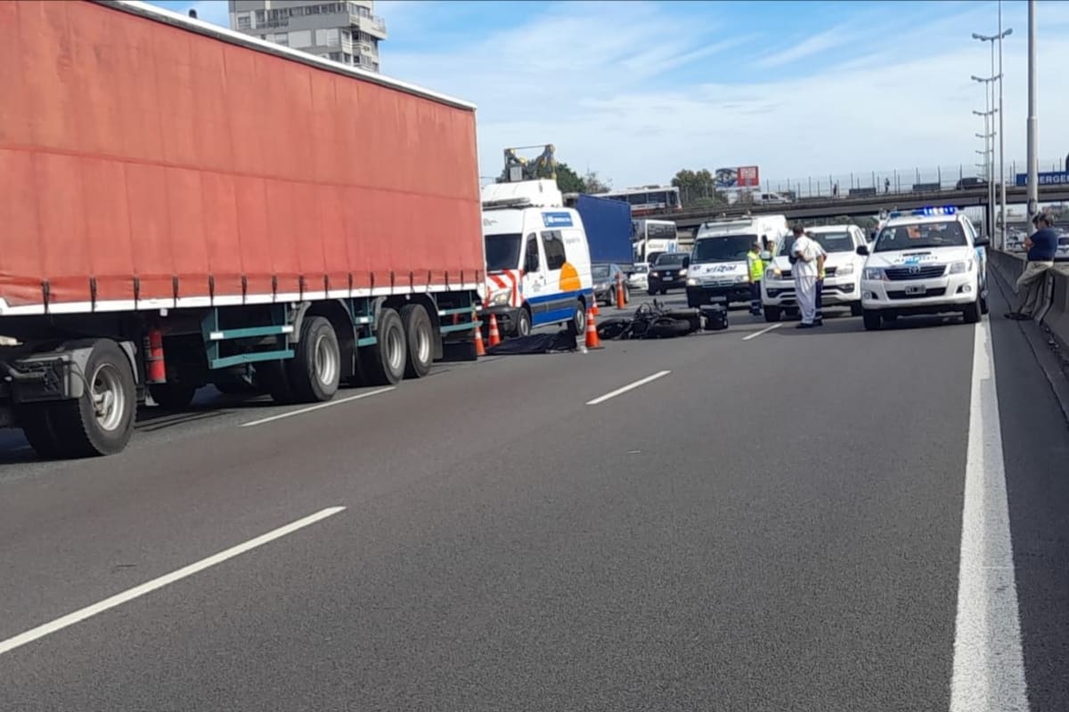 Demoras en Panamericana, altura Vicente López por un choque múltiple en el que murió un motociclista