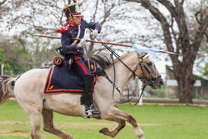 Demostración de destrezas de los granaderos del Regimiento de Granaderos a Caballo General Don José de San Martín.