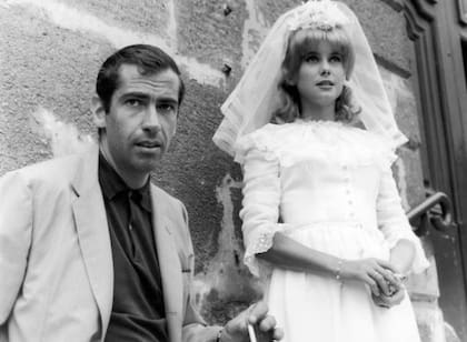 Deneuve y Vadim en la filmación de una película; su verdadero casamiento se canceló por pedido de su ex Annette (Foto: Getty Images)