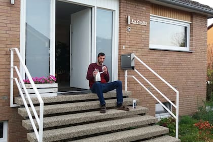 Denis, en su hogar en Senden, Alemania.