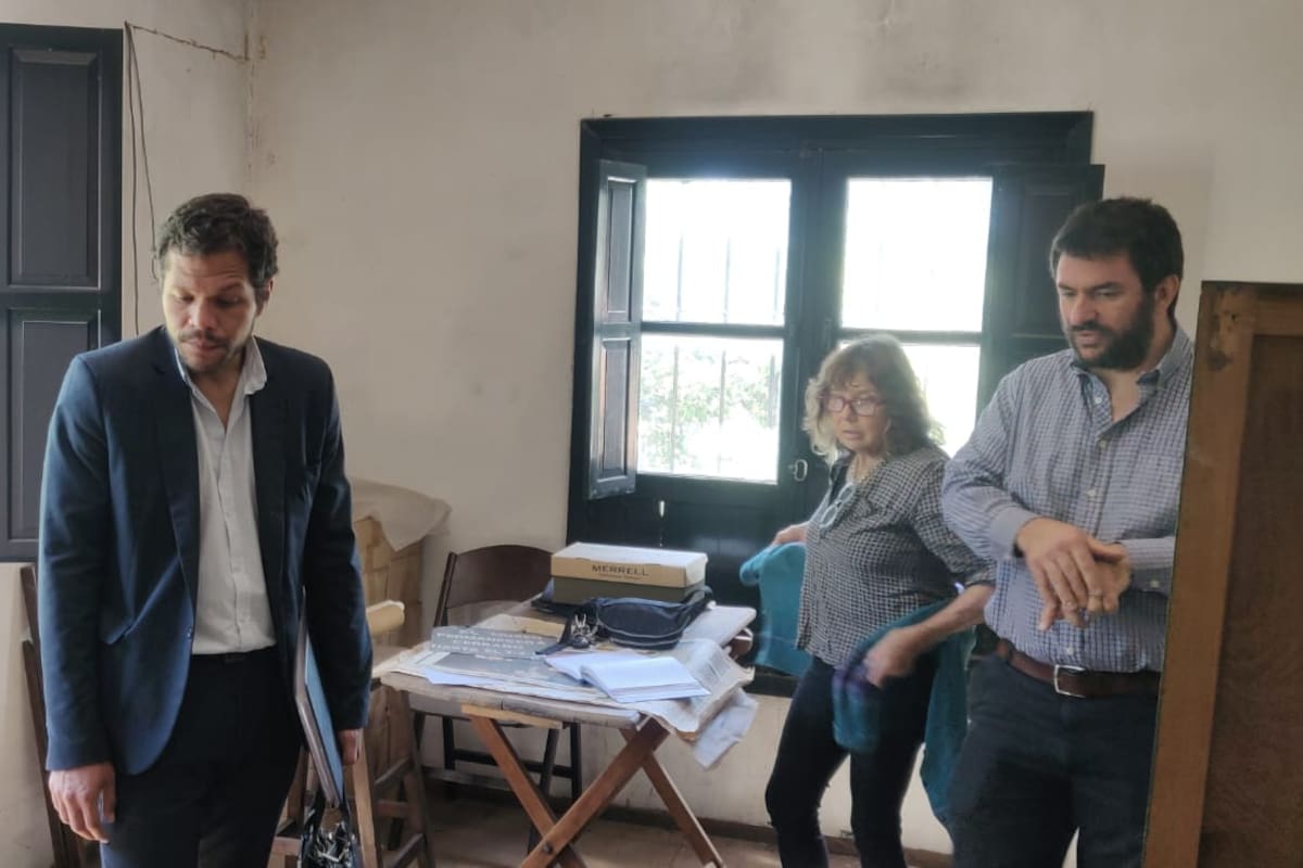 Denis Turnes (en el centro), en su rol como interventor de la Fundación Molina Campos