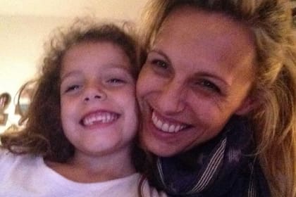 Denise Dumas compartió en su cuenta de Instagram una galería de fotos en la que dejó ver lo mucho que creció su hija Emma en estos años