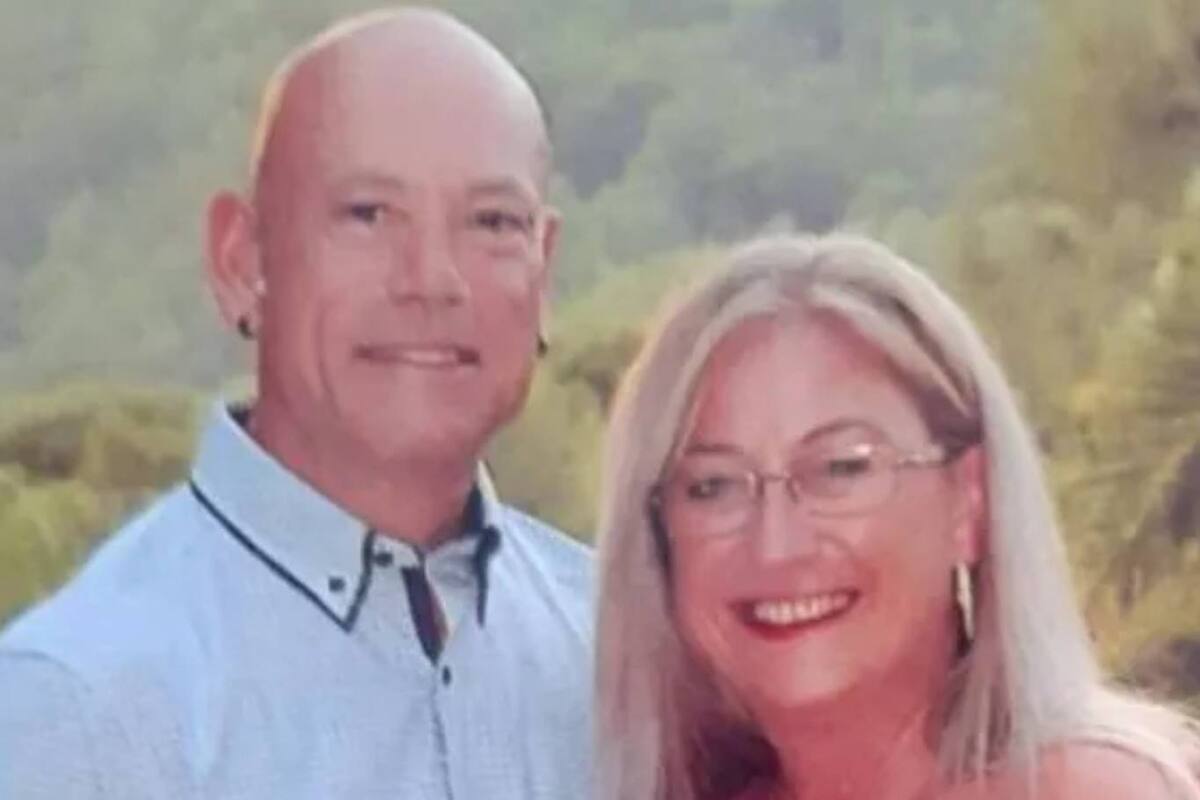 Denise Johnson, aquí junto a su esposo, visitó cuatro veces a diferentes médicos en dos años y ninguno dio con el diagnístico que finalmente la devastó