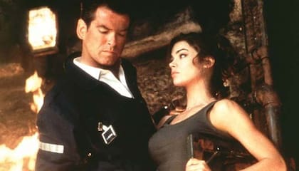 Denise Richards fue una experta en armas nucleares en 007: El mundo no basta.