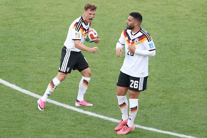 Deniz Undav celebra con Joshua Kimmich el 2-1 sobre Costa de Marfil