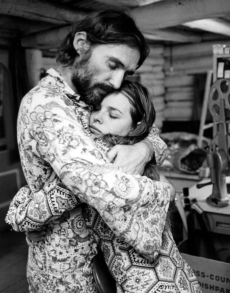 Dennis Hopper y Michelle Phillips: flechazo, excesos y cronología de un matrimonio que duró apenas ocho días