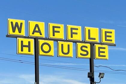 Denny's y Waffle House eliminan recargos por huevos tras caída de precios