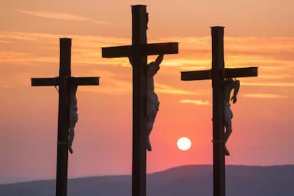 Dentro de la tradición cristiana, Jesús murió crucificado
