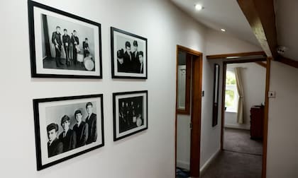 Dentro del Basbah Coffee Club hay referencias a The Beatles