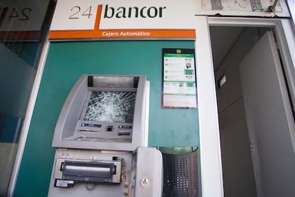 Denuncian que hackearon tres cajeros del Banco de Córdoba y se robaron $800.000
