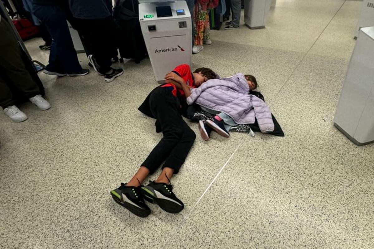 Denuncian que hay 1000 varados en Miami y Nueva York por la cancelación de vuelos de American Airlines