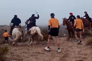 Golpes con boleadoras: por qué un grupo de jinetes atacó a corredores en Río Negro