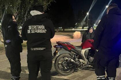 Denunciaron y detuvieron a una banda de motos que corría en La Plata: 1 de cada 4 son policías bonaerenses