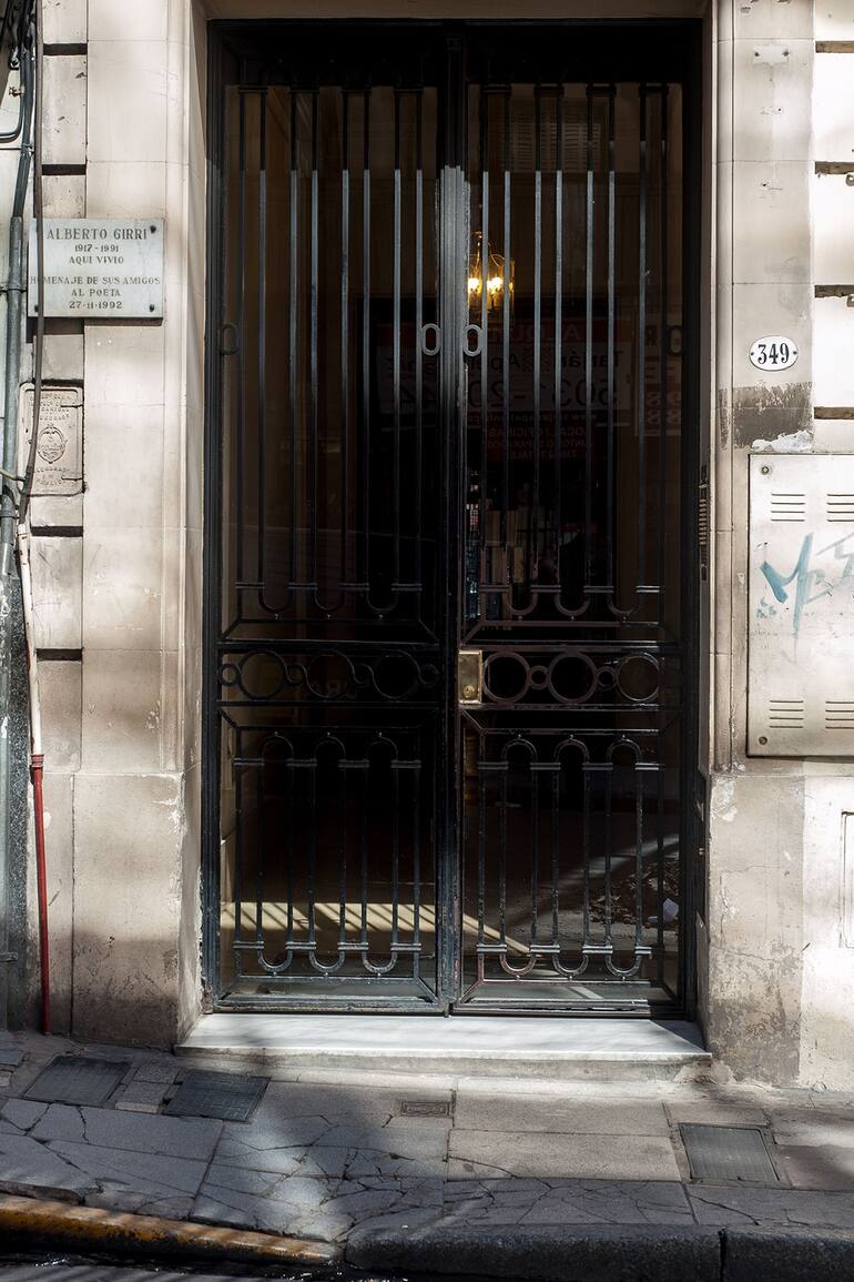 Departamento donde vivía Alberto Girri en la calle Viamonte 349