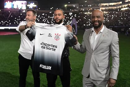 Depay presentado en la Neo Química Arena de Corinthians
