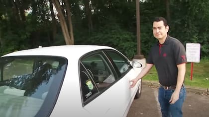 Depaz recorría más de 60 cuadras para ir de un empleo a otro, hasta que un amigo le obsequió un auto