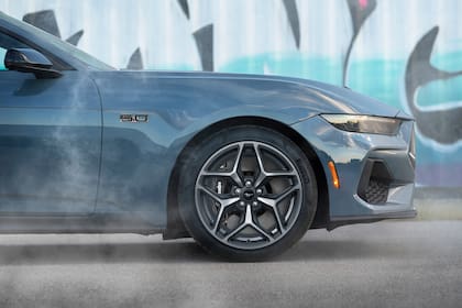 Depende para qué, uno es más importante que el otro