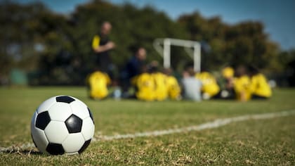 Hay agresiones más evidentes y otras más sutiles, como la del chico o la chica a la que eligen siempre en último lugar a la hora de hacer equipos