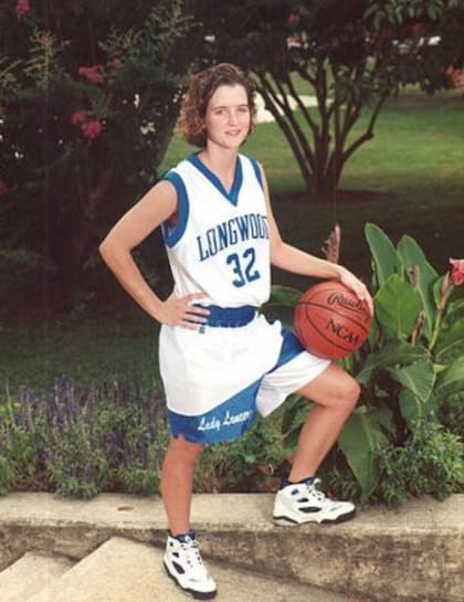 Deportista, atlética, vivaz. Amy Lynn Bradley incluso llegó a ser salvavidas. Se descartó la hipótesis de una caída por la borda por accidente o de un suicidio.